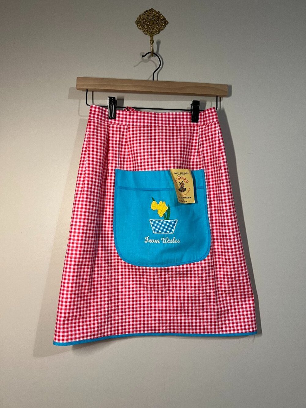 Vintage Wales Gingham Apron PenCraig NOS Cottagecore Farmhouse Floral Pocket